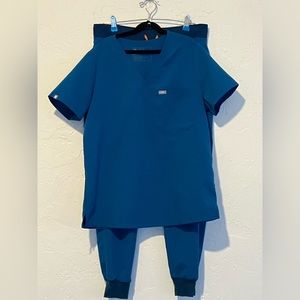 FIGS “Alps Blue” One Pocket Scrub Top + Zamora Jogger Scrubs Pants, size Medium
